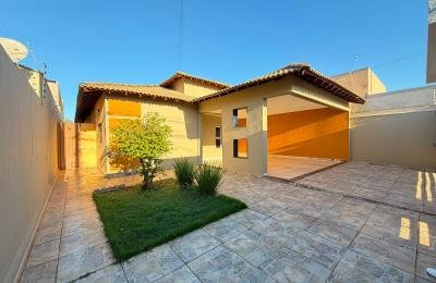 Casa à venda de Terreno Inteiro – Vila Nova